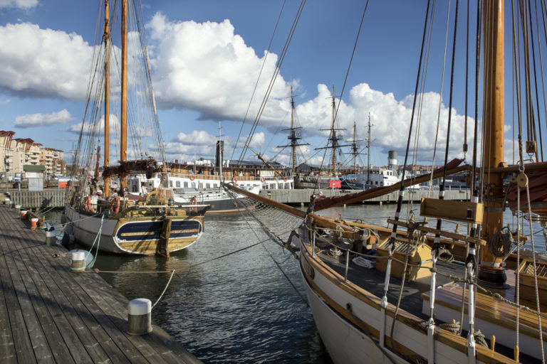 Båtar vid Eriksbergs hamn